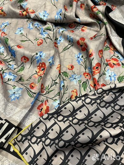 Шелковый платок Dior бежевый двухсторонний