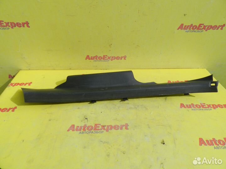 Накладка порога внутр правая Corolla 150