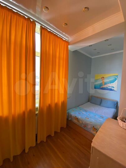 2-к. квартира, 57 м², 2/4 эт.