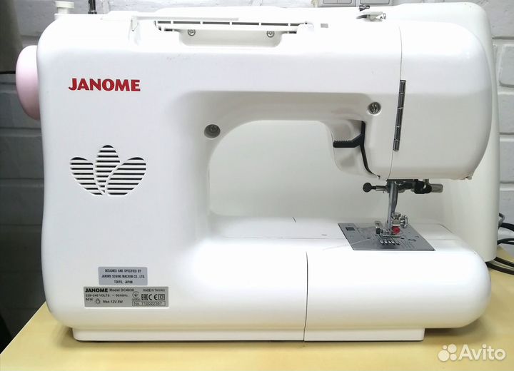 Швейная машина Janome DC 4030