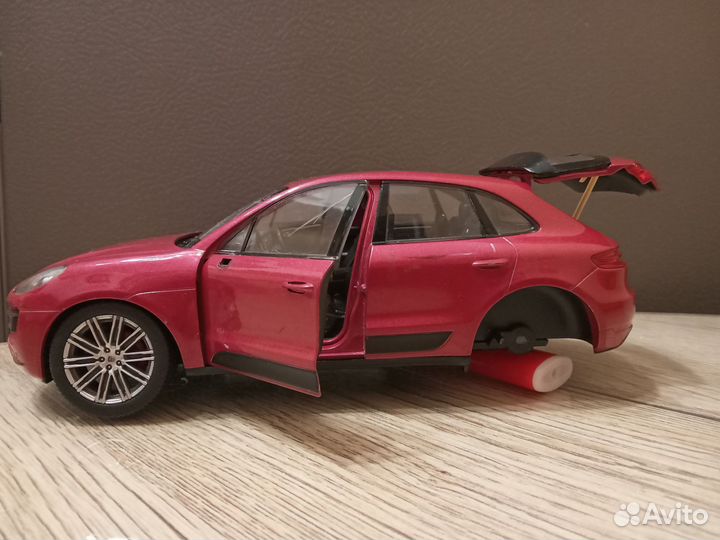 Модель автомобиля 1 24