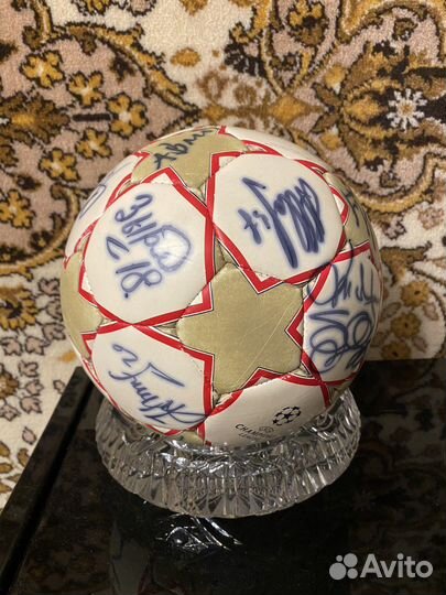 Вещи знаменитостей, автографы, футбольный мяч