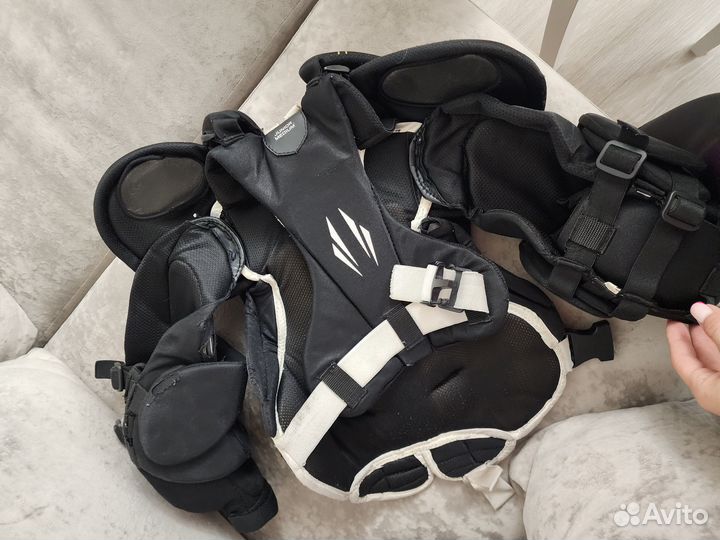 Вратарский нагрудник bauer