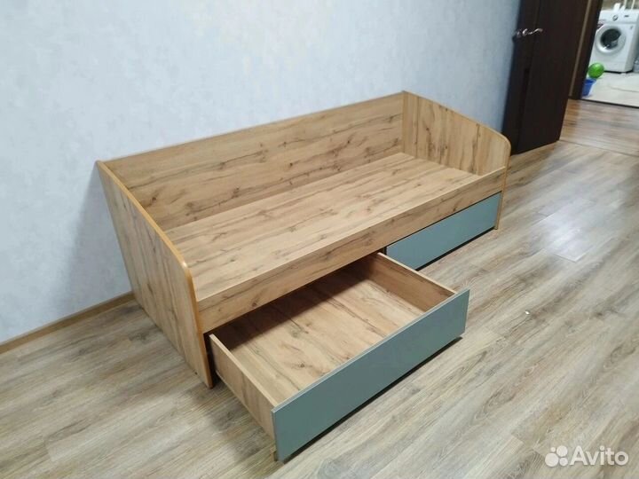 Комплект мебели в детскую