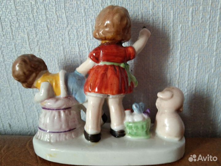 Уникальная старинная фарфоровая статуэтка