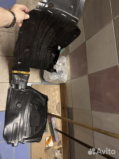 Подкрылок передний правый nissan qashqai j10