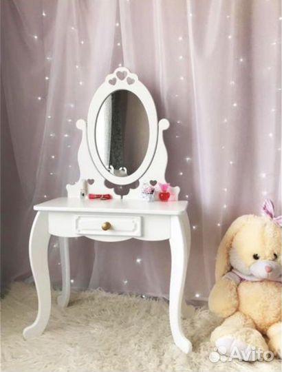 Детский туалетный столик