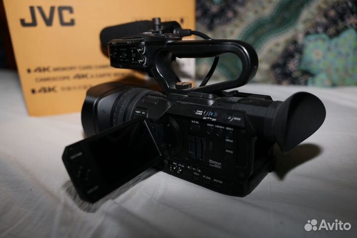 Профессиональная видеокамера JVC GY-HM170E