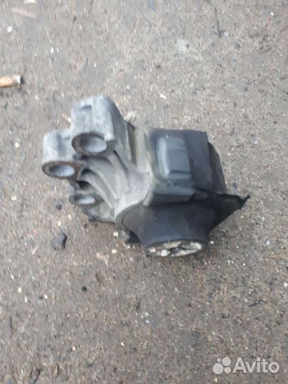 Подушка двигателя правая на форд транзит