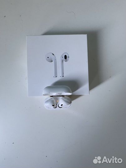 Наушники Apple AirPods