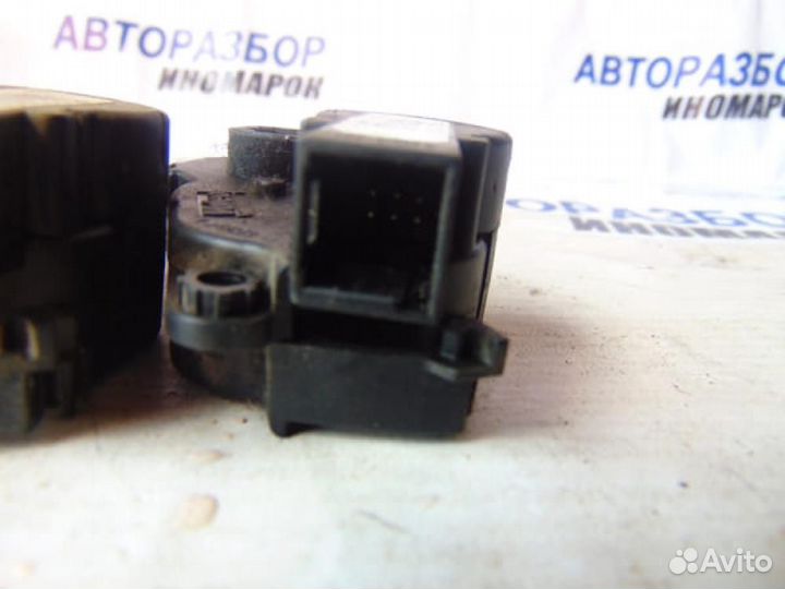 Моторчик заслонки печки для Peugeot 300 308 2007