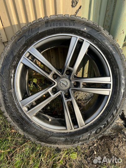 Pirelli Ice Zero 2 215/55 R17 99