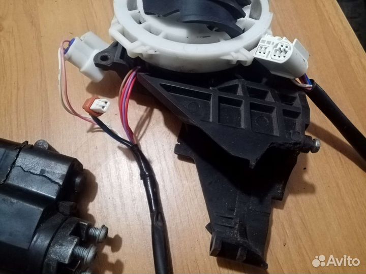 Элементы зеркала рав4