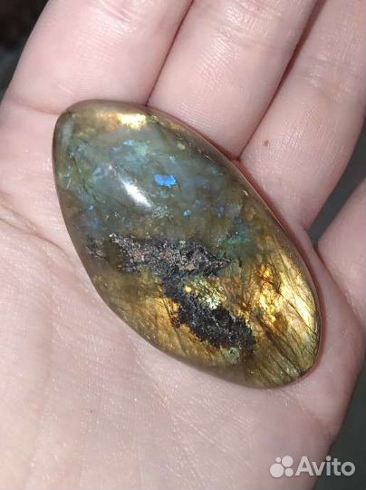 Лабрадор (лабрадорит)