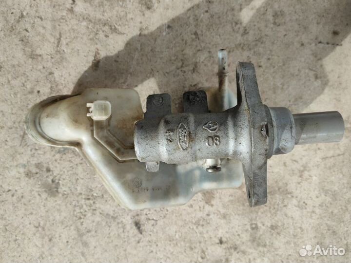 Главный тормозной цилиндр Ford Fusion 2002-2012
