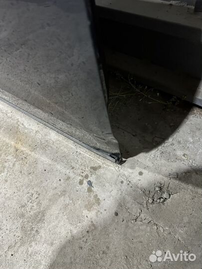 Дверь передняя правая passat b7 в сборе с дефектом