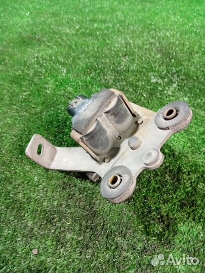 Клапан пневмоподвески задний Toyota Harrier