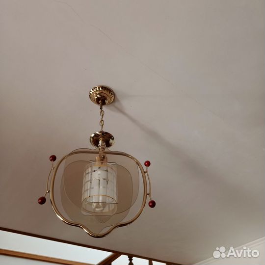 Люстра, ковры, трюмо, качеля