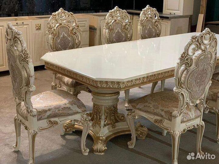 Стол и стулья