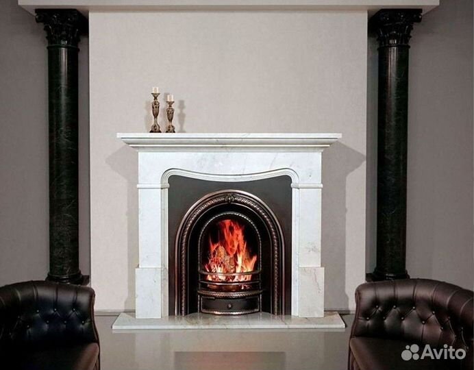 Камин из коричневого мрамора