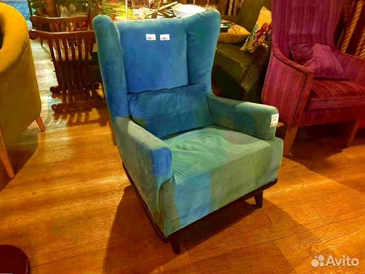 Кресло голубое из велюра