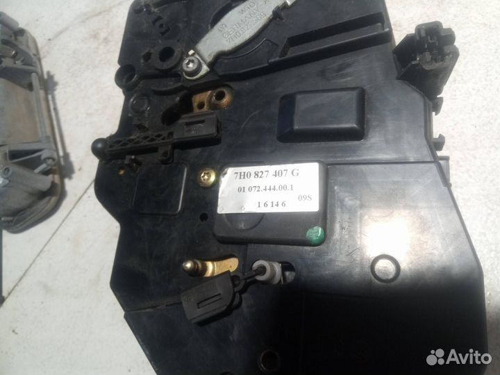 Замок крышки багажника Volkswagen Multivan T5 2006