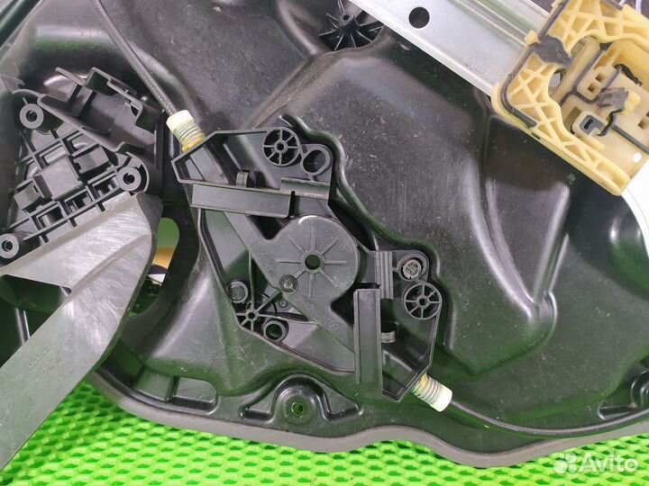 Стеклоподъемник задний правый R Volvo XC60