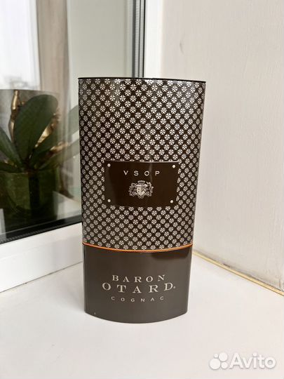 Бутылка и коробка от коньяка Baron Otard Cognac
