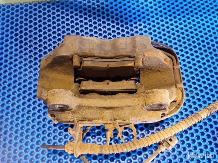 Суппорт тормозной задний правый Volkswagen Touareg