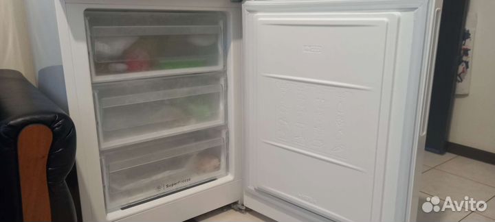 Холодильник indesit ITR 5200 w белый