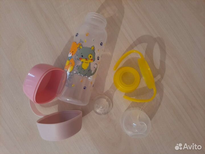 Бутылочки для кормления. Контейнер для пустышки