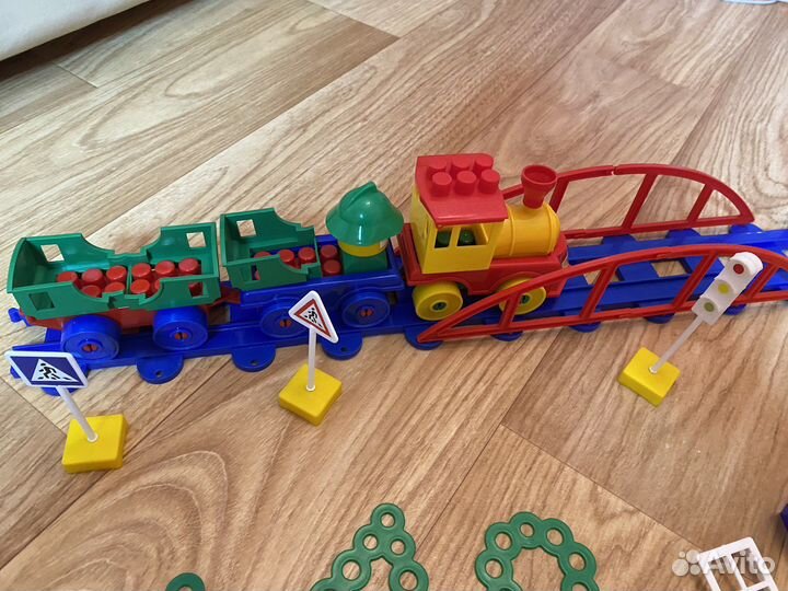 Конструктор пластмассовый железная дорога