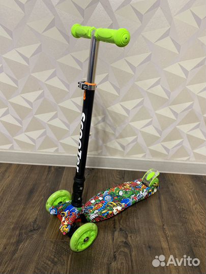 Самокат детский трехколесный новый