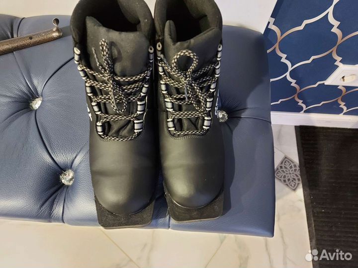 Лыжные ботинки классические