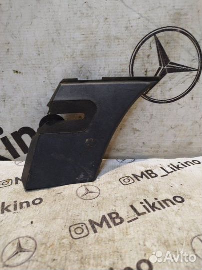 Накладка жабо правая Chevrolet Tahoe GMT900