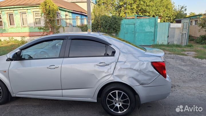 Chevrolet Aveo 1.6 МТ, 2014, битый, 110 000 км