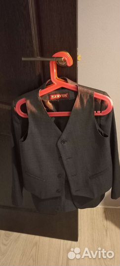 Школьный костюм для мальчика 128 серый