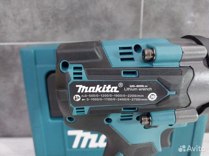 Аккумуляторный бесщеточный гайковерт Makita 800N.m