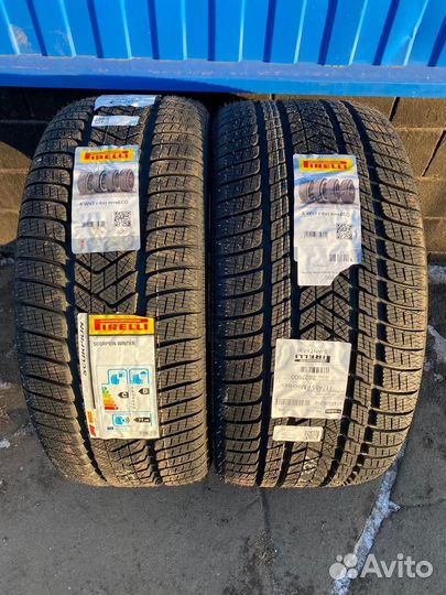 Pirelli Scorpion Winter 285/40 R22 и 325/35 R22 114W