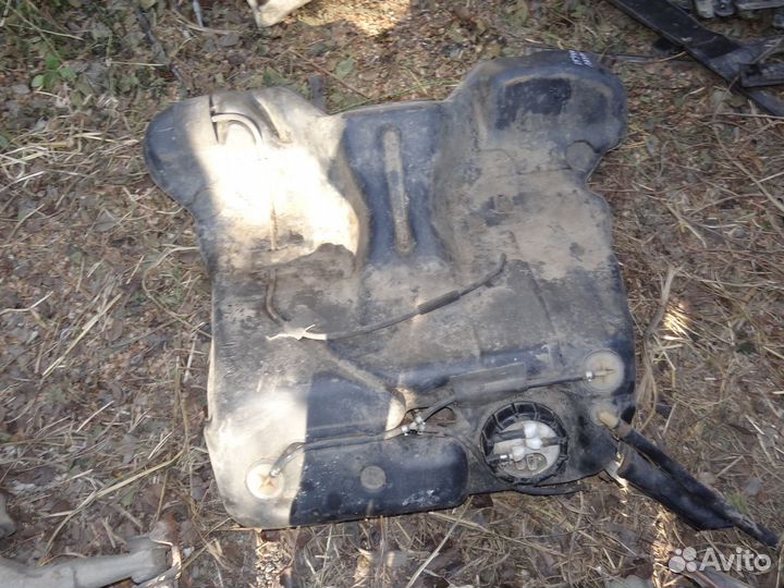 Бак топливный Nissan Laurel (C34, 35) в сборе