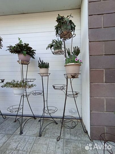 Подставка для цветов напольная металлическая