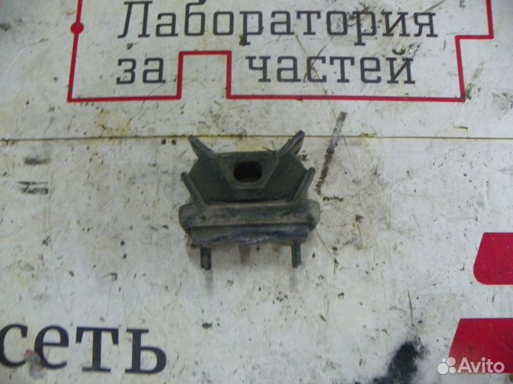 Опора двигателя задняя Kia Sorento