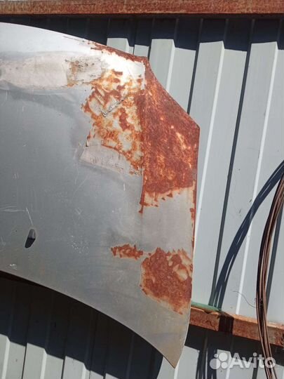 Toyota ist капот