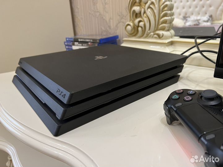 Sony Playstation 4 Pro 1TB +игры на дисках