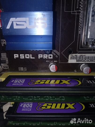 Материнская плата с процессором и памятью