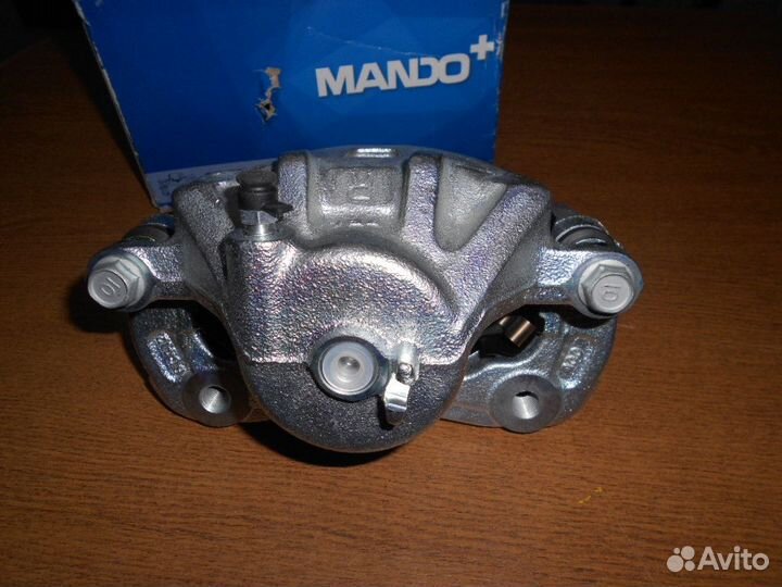 Kia Optima/Magentis Суппорт передний правый Новый