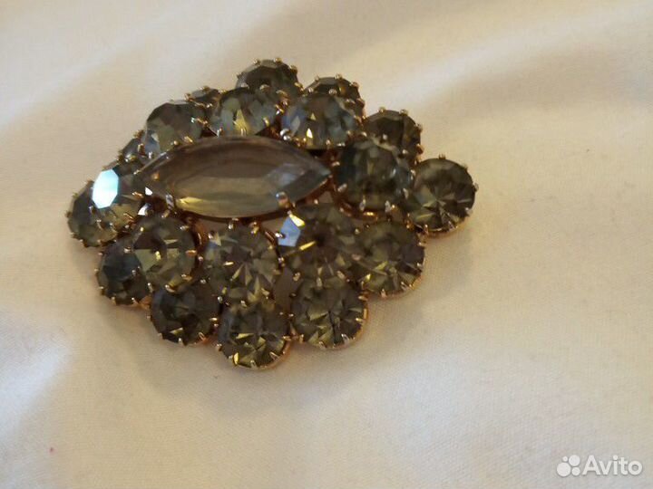 Брошь чешская