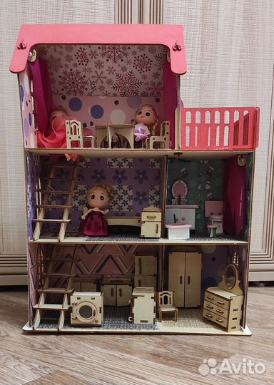 Кукольный домик с мебелью деревянный