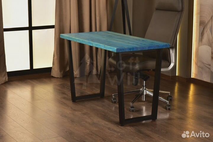 Стол компьютерный из массива дерева. Доставка