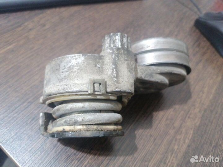 Натяжной ролик поликлиновой ремень Opel Astra H